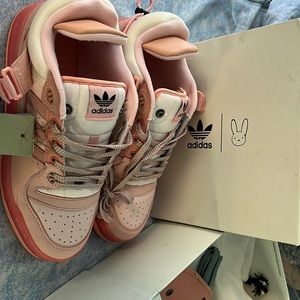 Bad bunny Forum, Adidas pink color